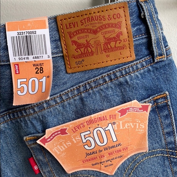 NWT Levi's 501 High Rise Denim Short - Picture 3 of 7